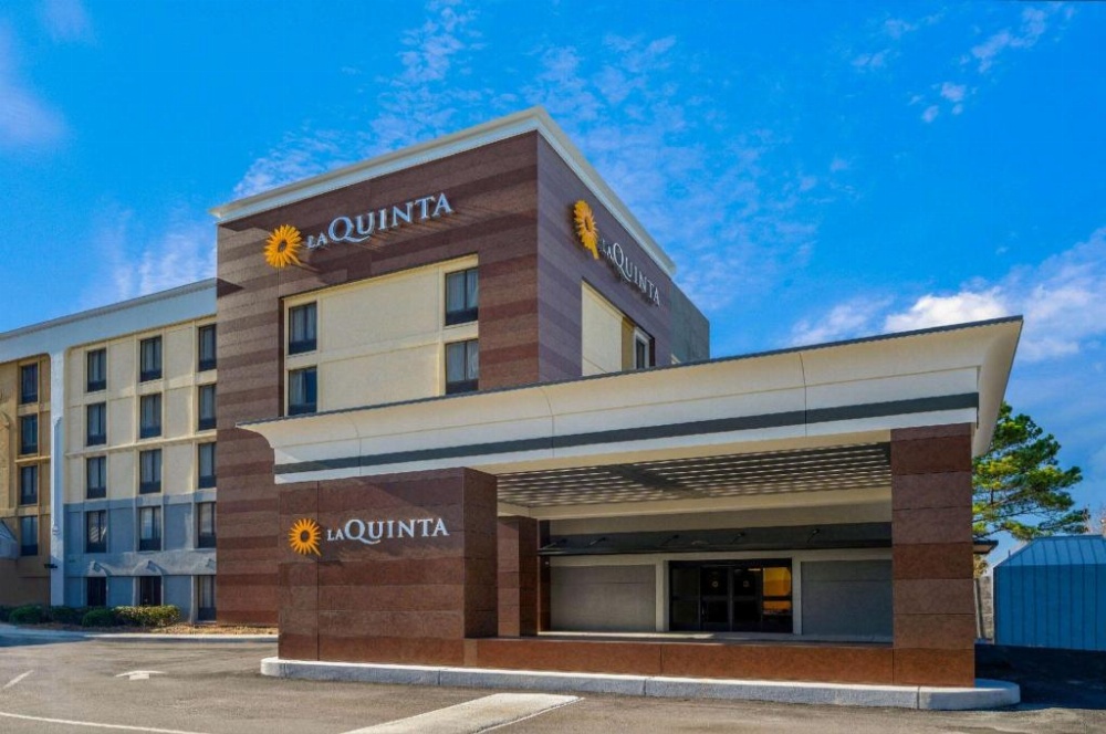 La Quinta Inn & Suites by Wyndham Maingate Fort Jackson