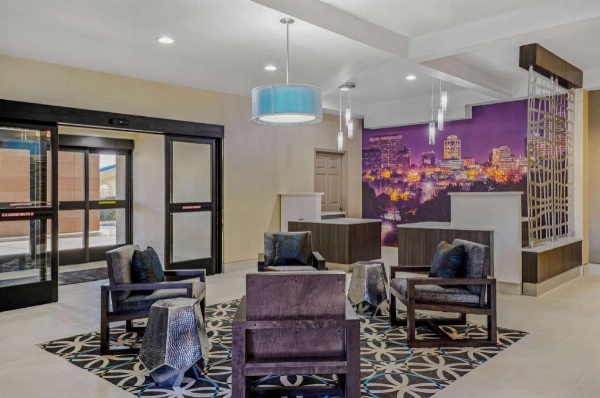 La Quinta Inn & Suites by Wyndham Maingate Fort Jackson Main image
